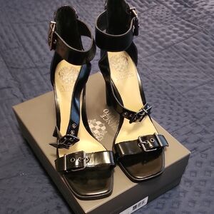 EUC VINCE CAMUTO BLACK BUCKLE HEELS